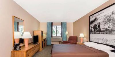 Super 8 by Wyndham Dodgeville