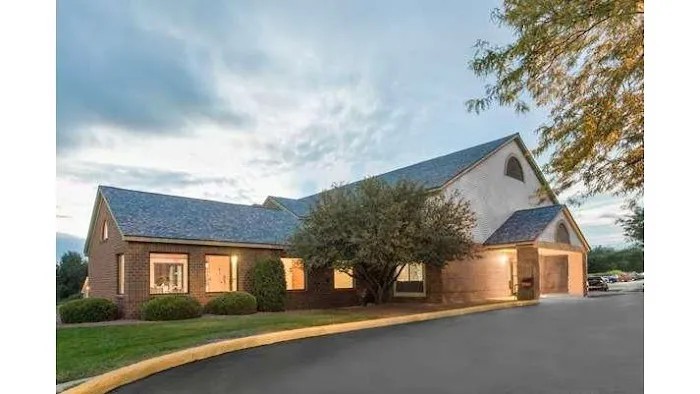 Super 8 by Wyndham Dodgeville 4