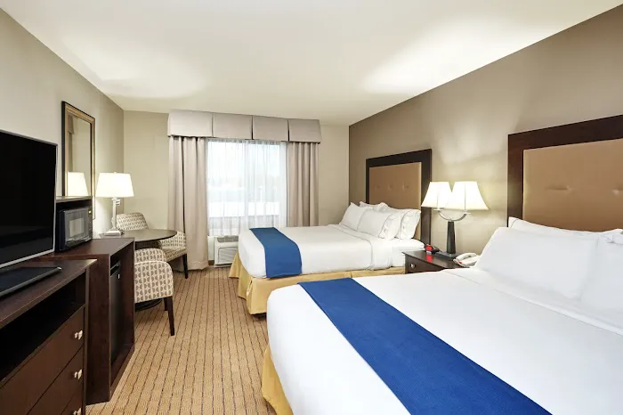 Holiday Inn Express & Suites Madison - Verona, an IHG Hotel 4
