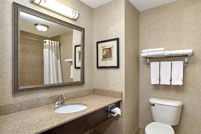 Holiday Inn Express & Suites Madison - Verona, an IHG Hotel 4