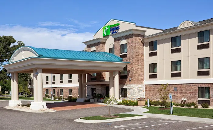 Holiday Inn Express & Suites Madison - Verona, an IHG Hotel 4