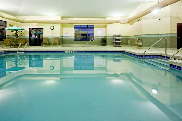 Holiday Inn Express & Suites Madison - Verona, an IHG Hotel 4