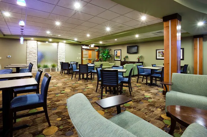 Holiday Inn Express & Suites Madison - Verona, an IHG Hotel 4