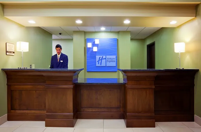 Holiday Inn Express & Suites Madison - Verona, an IHG Hotel 4
