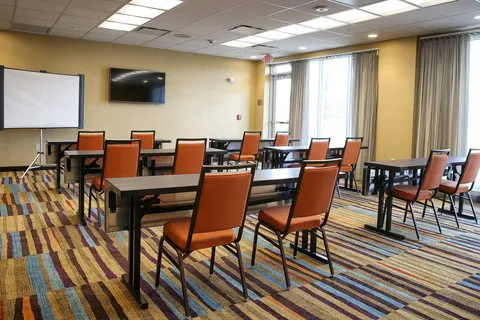 Fairfield Inn & Suites Madison Verona 4
