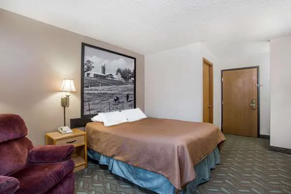 Super 8 by Wyndham Monroe WI 4