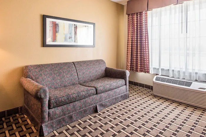 Quality Inn & Suites East Troy I-43 4