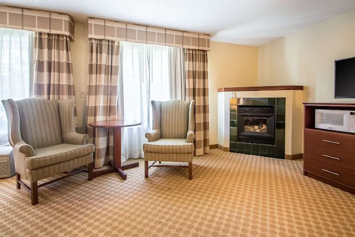 Quality Inn & Suites East Troy I-43 4