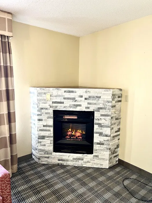 Quality Inn & Suites East Troy I-43 4