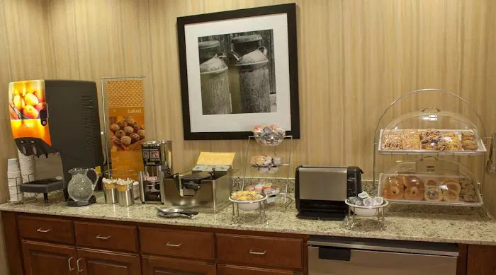 Hampton Inn Burlington 4