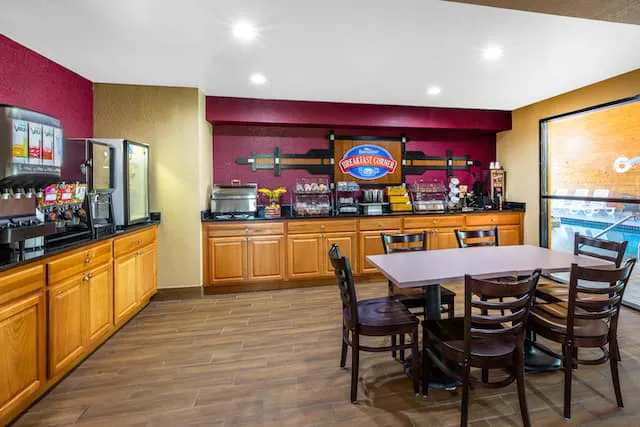 Baymont by Wyndham Mukwonago 4