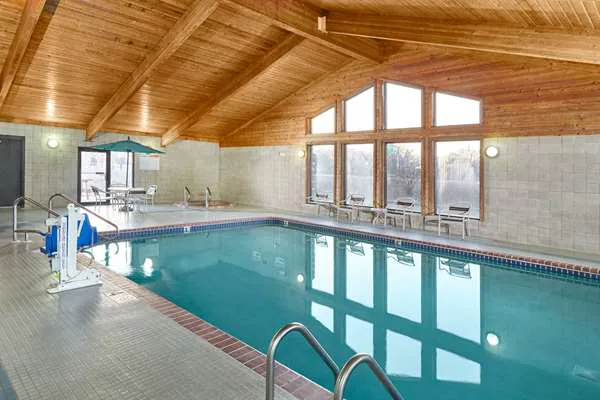 AmericInn by Wyndham Burlington 4
