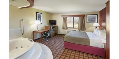 AmericInn by Wyndham Burlington