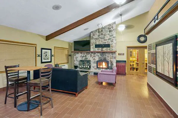 AmericInn by Wyndham Burlington 4
