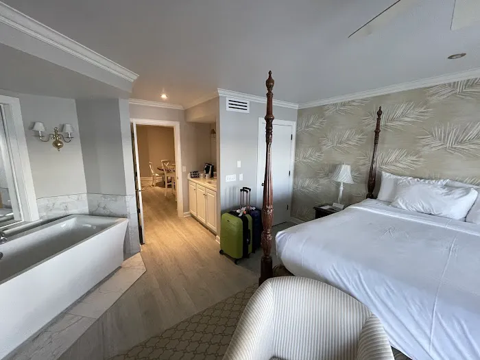 The Geneva Inn 4