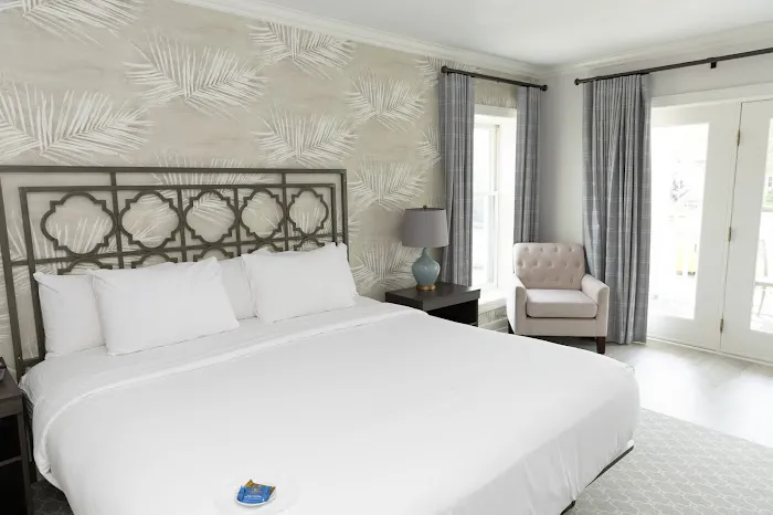 The Geneva Inn 4
