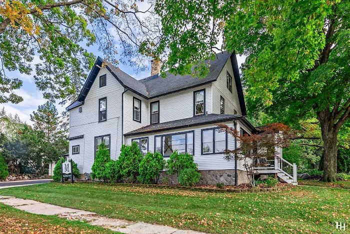 Moore Manor- Vacation Rental 4