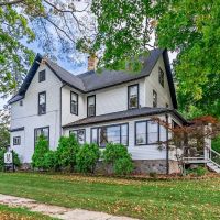 Moore Manor- Vacation Rental ico