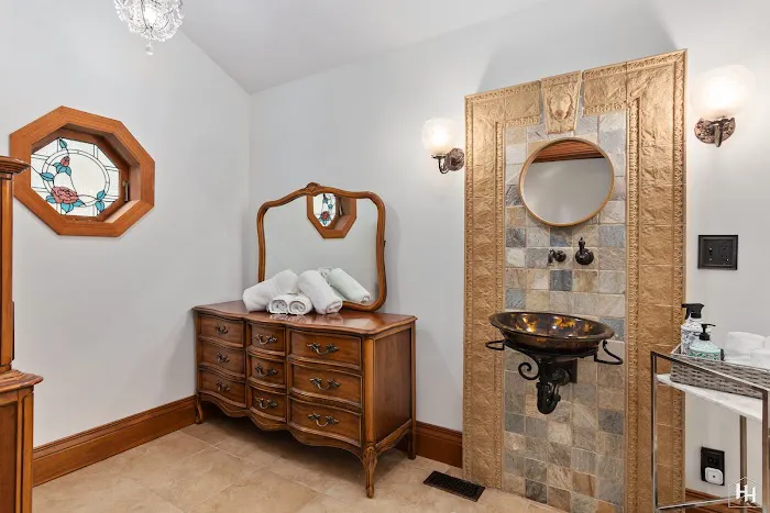Moore Manor- Vacation Rental 4