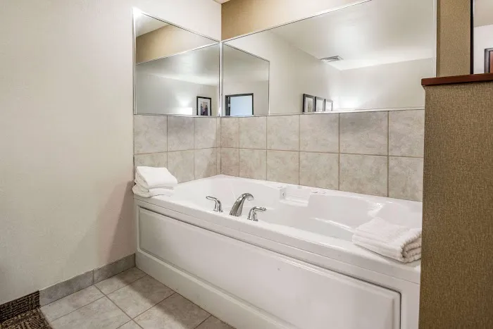 Comfort Suites at Par 4 Resort 4