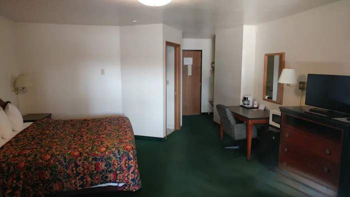 Econo Lodge Waupaca 4