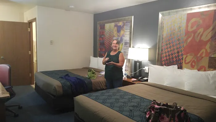 Econo Lodge Waupaca 4