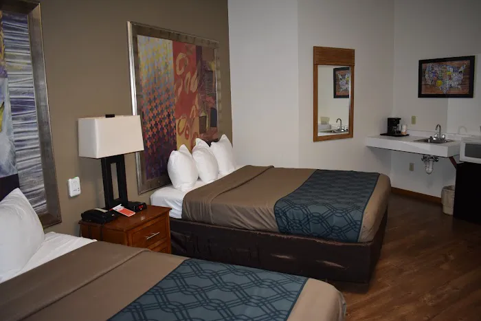 Econo Lodge Waupaca 4