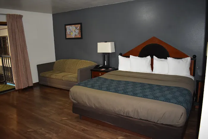 Econo Lodge Waupaca 4