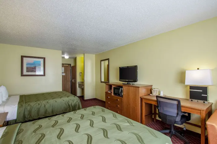 Quality Inn 4