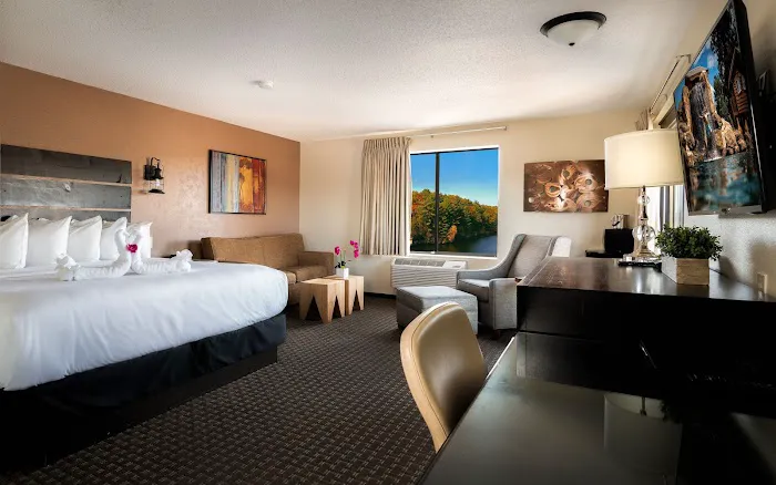 The VUE Boutique Hotel & Boathouse 4