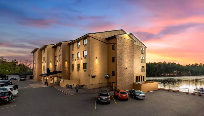 The VUE Boutique Hotel & Boathouse 4