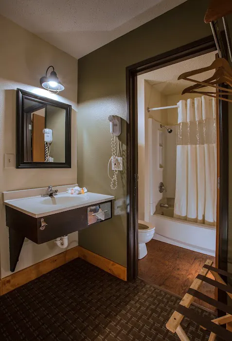 The VUE Boutique Hotel & Boathouse 4