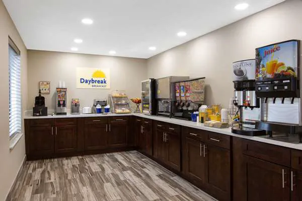 Days Inn & Suites by Wyndham Wisconsin Dells 4