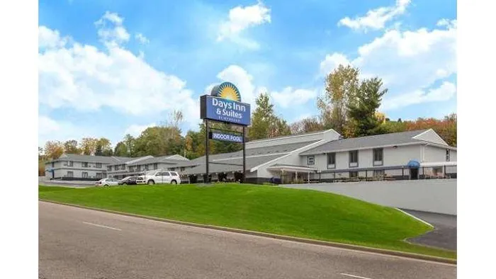 Days Inn & Suites by Wyndham Wisconsin Dells 4