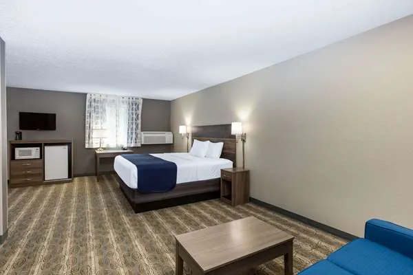 Days Inn & Suites by Wyndham Wisconsin Dells 4