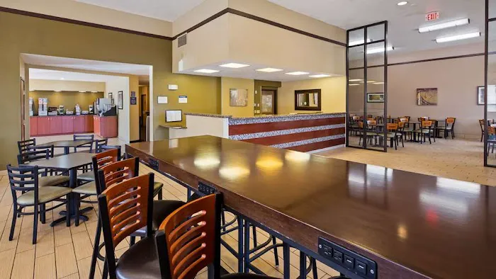 Best Western Ambassador Inn & Suites 4