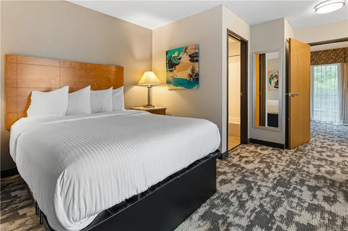 Best Western Ambassador Inn & Suites 4