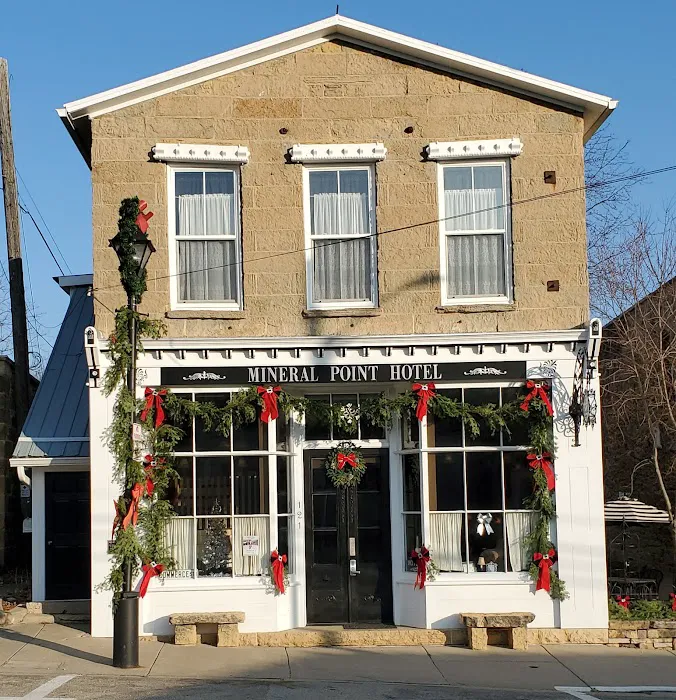 Mineral Point Hotel & Suites 5