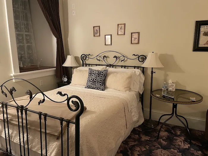 Mineral Point Hotel & Suites 5