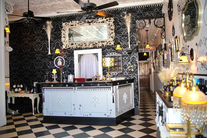 Mineral Point Hotel & Suites 5