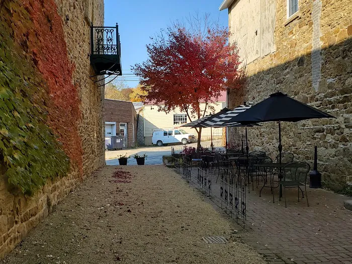 Mineral Point Hotel & Suites 5