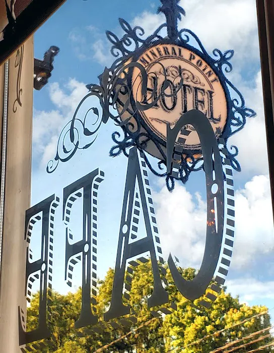 Mineral Point Hotel & Suites 5