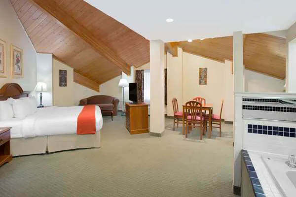 Baymont by Wyndham Freeport 4