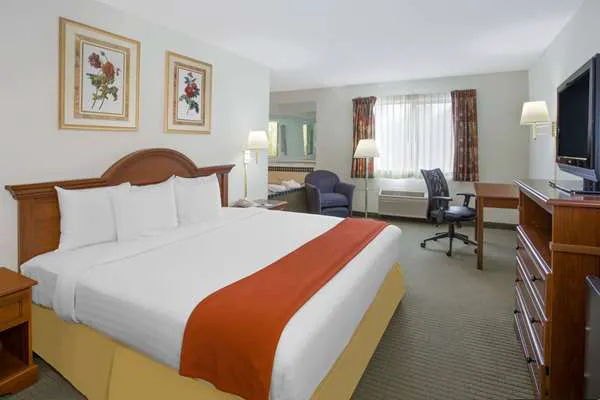 Baymont by Wyndham Freeport 4