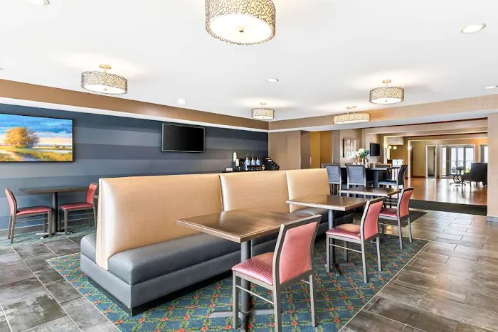 Best Western Legacy Inn & Suites Beloit-South Beloit 4