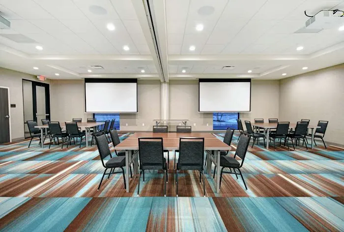 Home2 Suites by Hilton Beloit 4