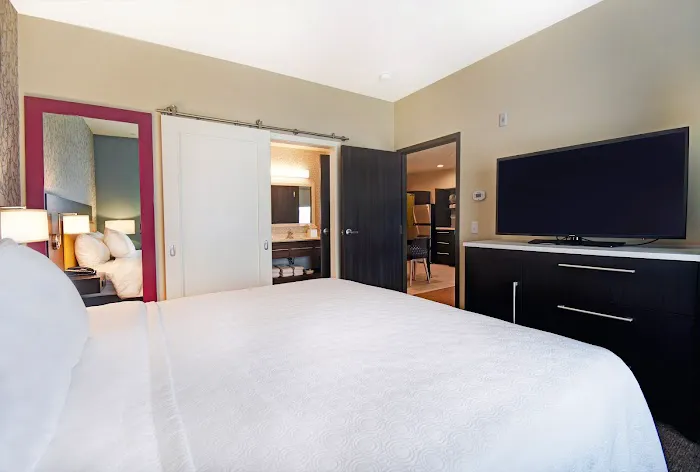 Home2 Suites by Hilton Beloit 4