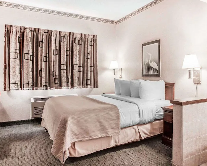 Quality Inn 4