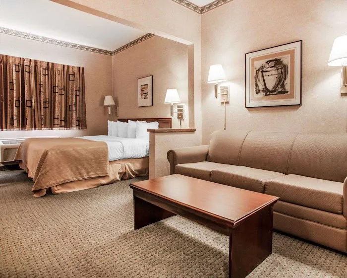 Quality Inn 4