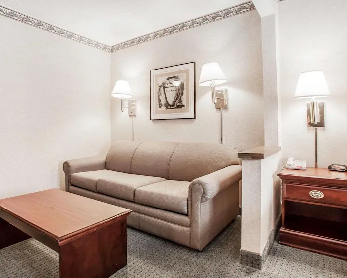 Quality Inn 4